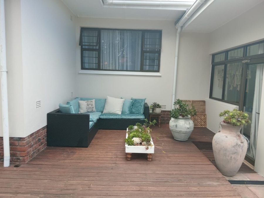 6 Bedroom Property for Sale in Gonubie Eastern Cape